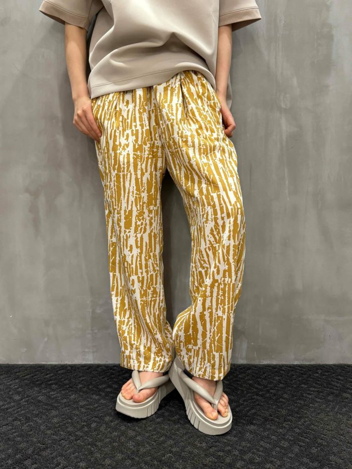 SIWALY fluid（シワリーフルイド）｜Print One-tuck Easy Pants｜524128 | MFG WEBSTORE