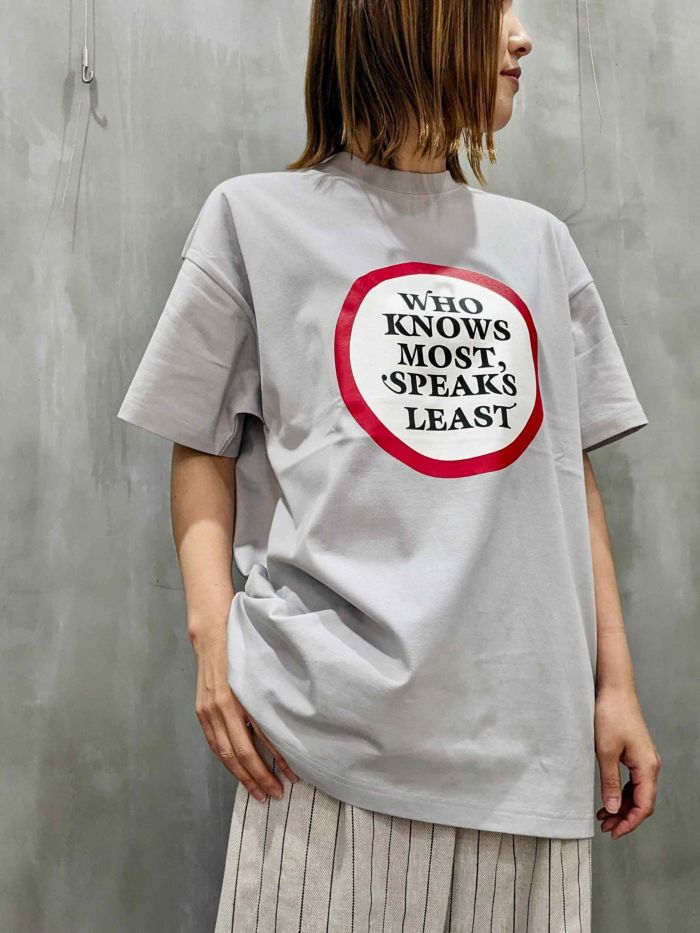 THOMAS MAGPIE（トーマスマグパイ）｜30/2 Cotton Plain PRINT BIG Tshirt 『WHO KNOWS MOST  SPEAKS LEAST』｜2242879 | MFG WEBSTORE