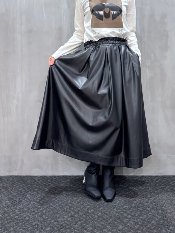 【20%OFFセール】trois(トロワ)|フェイクレザータックフレアスカート|T246-86042