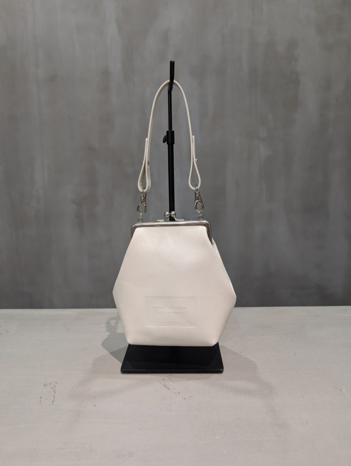 【BLACK完売】beautiful people(ビューティフルピープル)|clasp shoulder hand pouch|1000511966