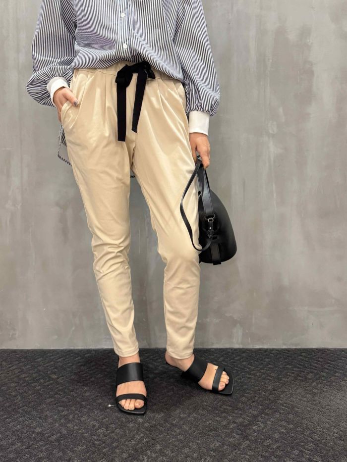 trois(トロワ)| ハイテンションストレッチリボンテーパードパンツ|T251-87010