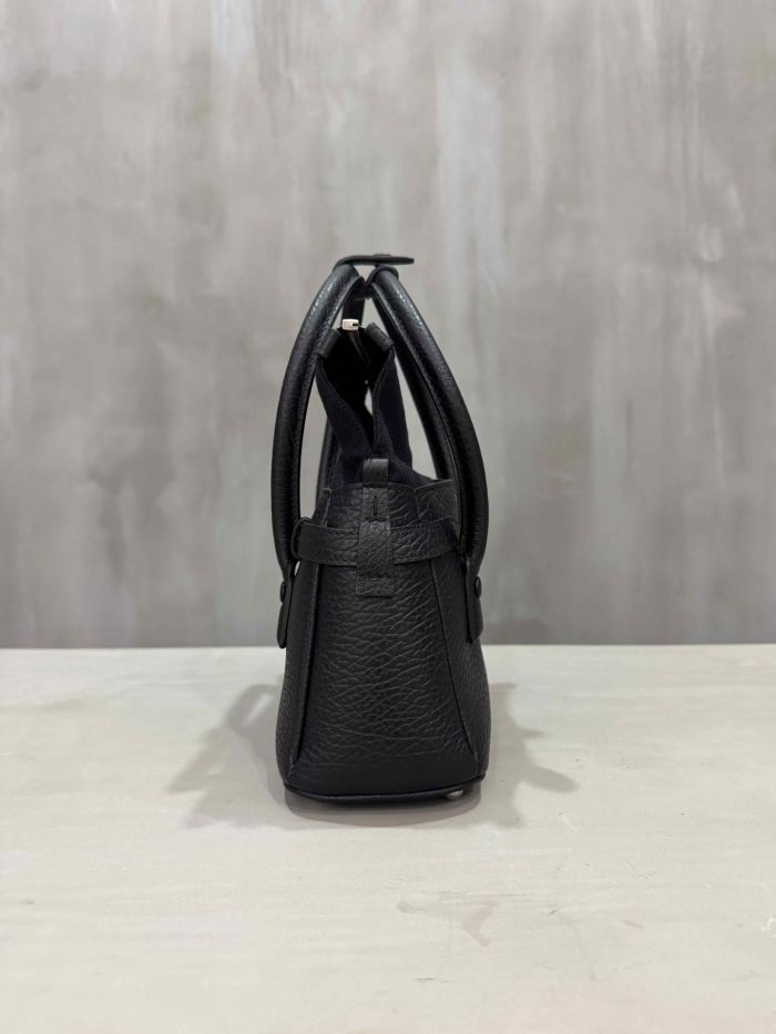 超美品 メゾンマルジェラ 5ACバッグ マルジェラ　XL ブラック Maison Margiela（メゾン マルジェラ）5AC XL エンボスカーフ