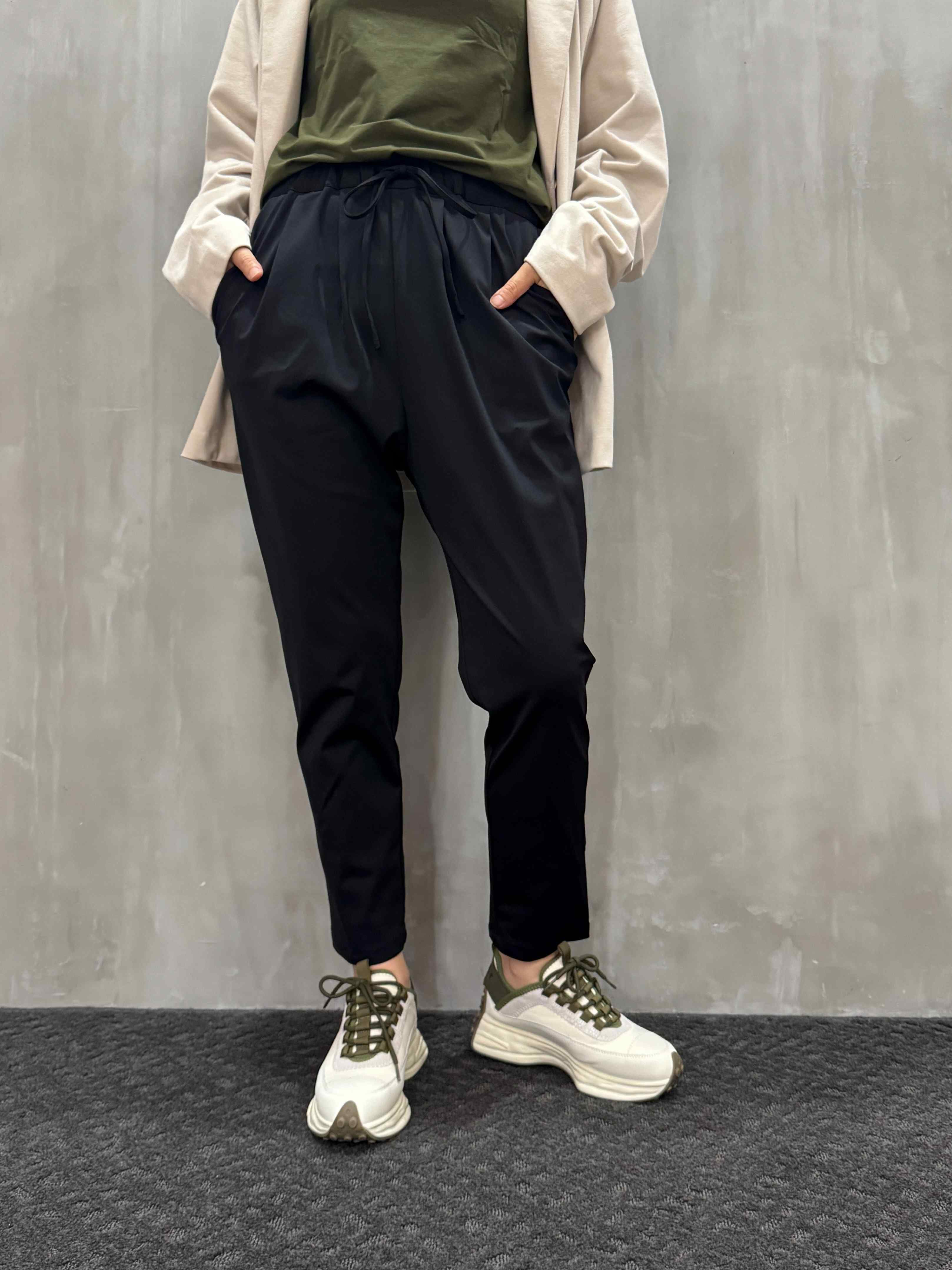 trois(トロワ)|ハイテンションストレッチ ルーズテーパードパンツ|T256-87011