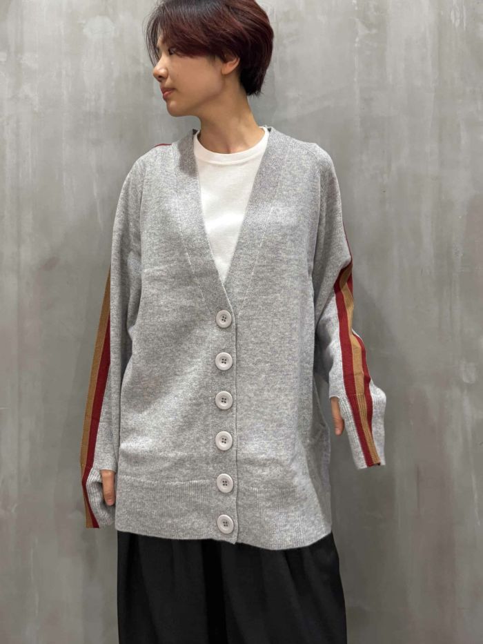 ANTHOM(アントム)|ヤク×メリノウール ショルダー配色カーディガン|A32553
