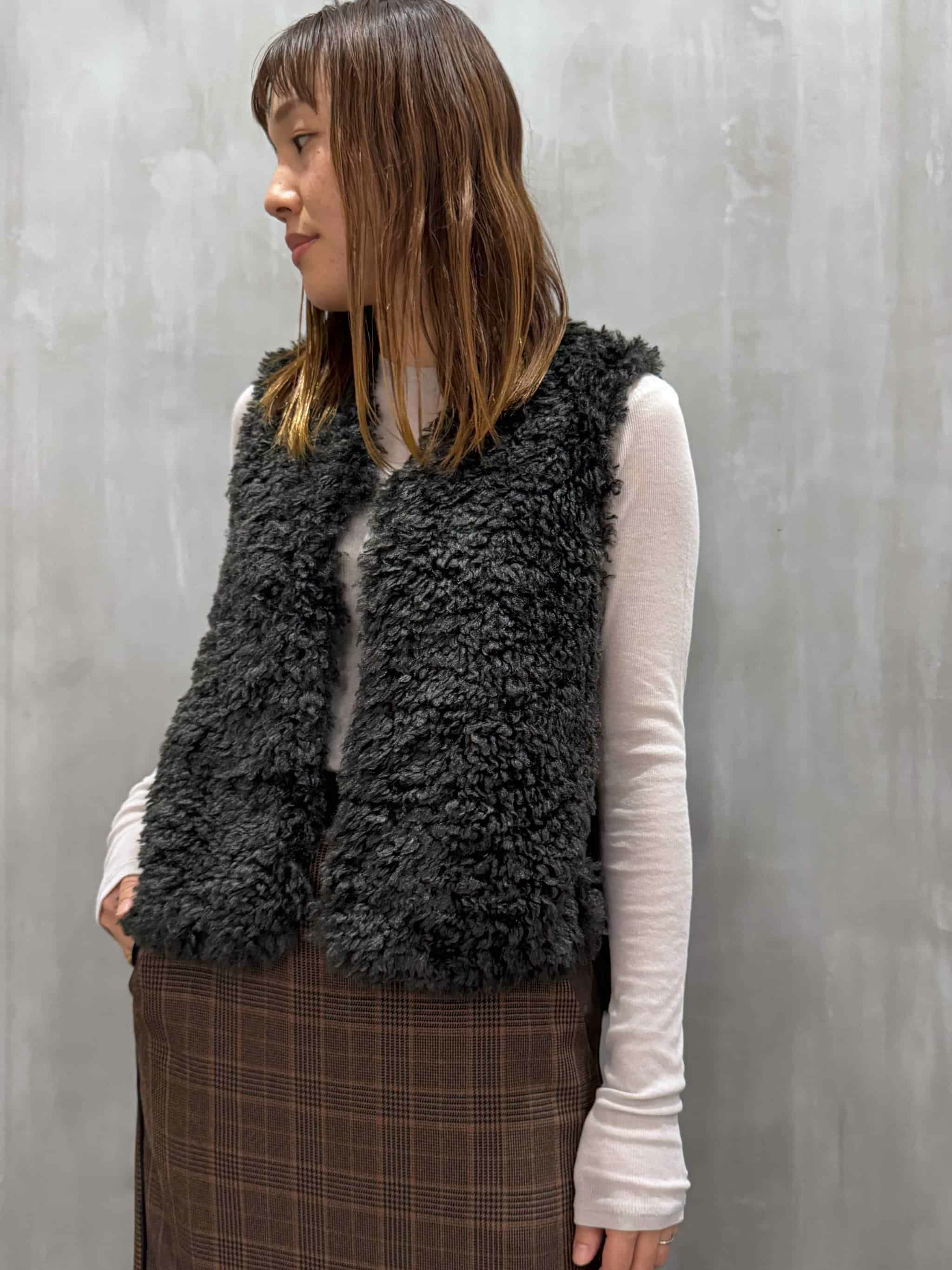 HERENCIA（ヘレンチア）｜Side Ribbon Boa Vest｜H225310 | MFG