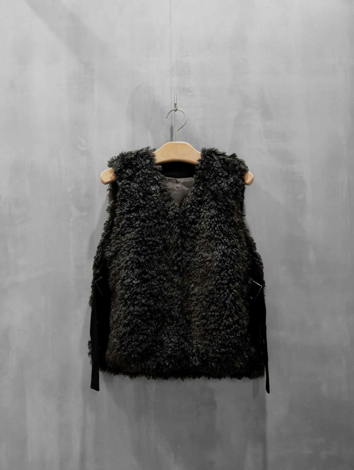HERENCIA（ヘレンチア）｜Side Ribbon Boa Vest｜H225310 | MFG