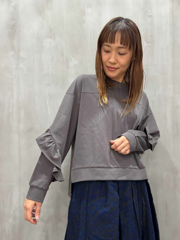 trois(トロワ)|シルキーベアポンチ バックフリルプルオーバーカットソー|T256-82045