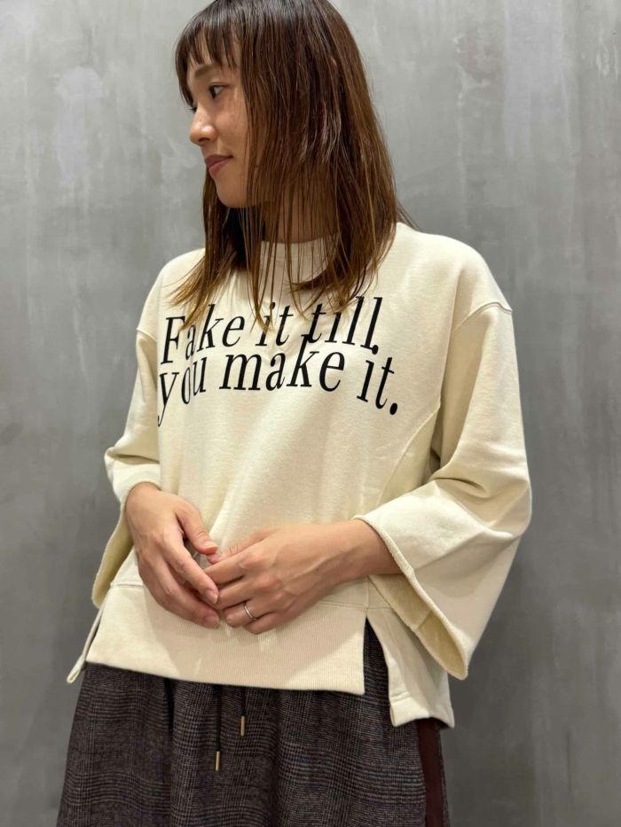 trois(トロワ)|裏毛ロゴプリントプルオーバー|T256-82047